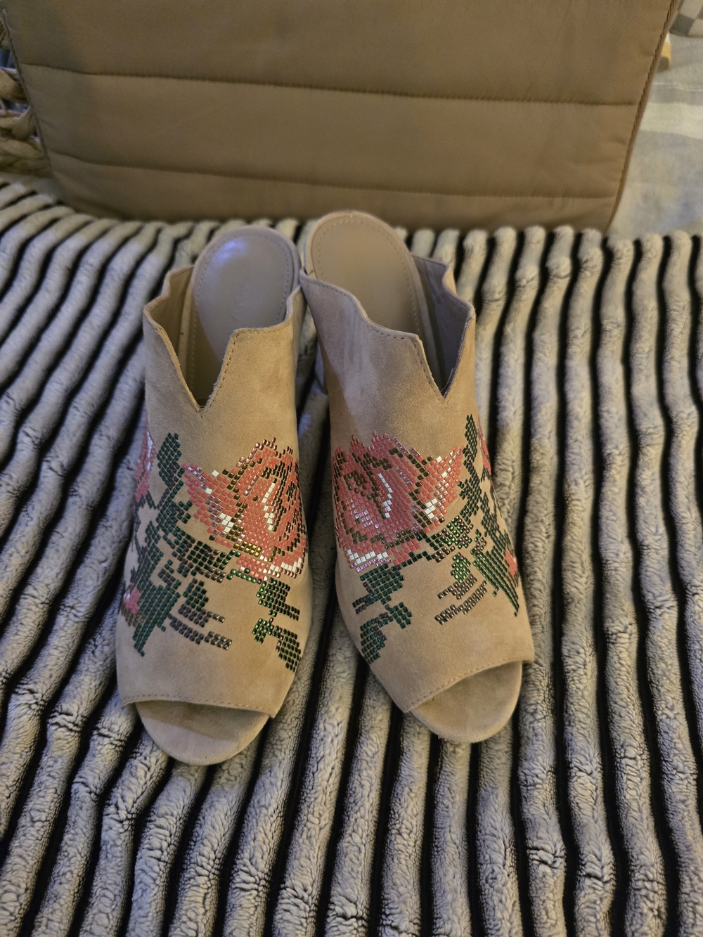 Suede Open-Toe Mule with Pink Rose Design